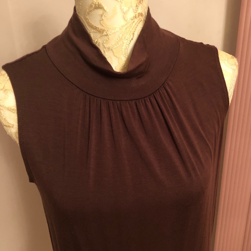 👚Large Lea & Nicole sleeveless mock turtleneck